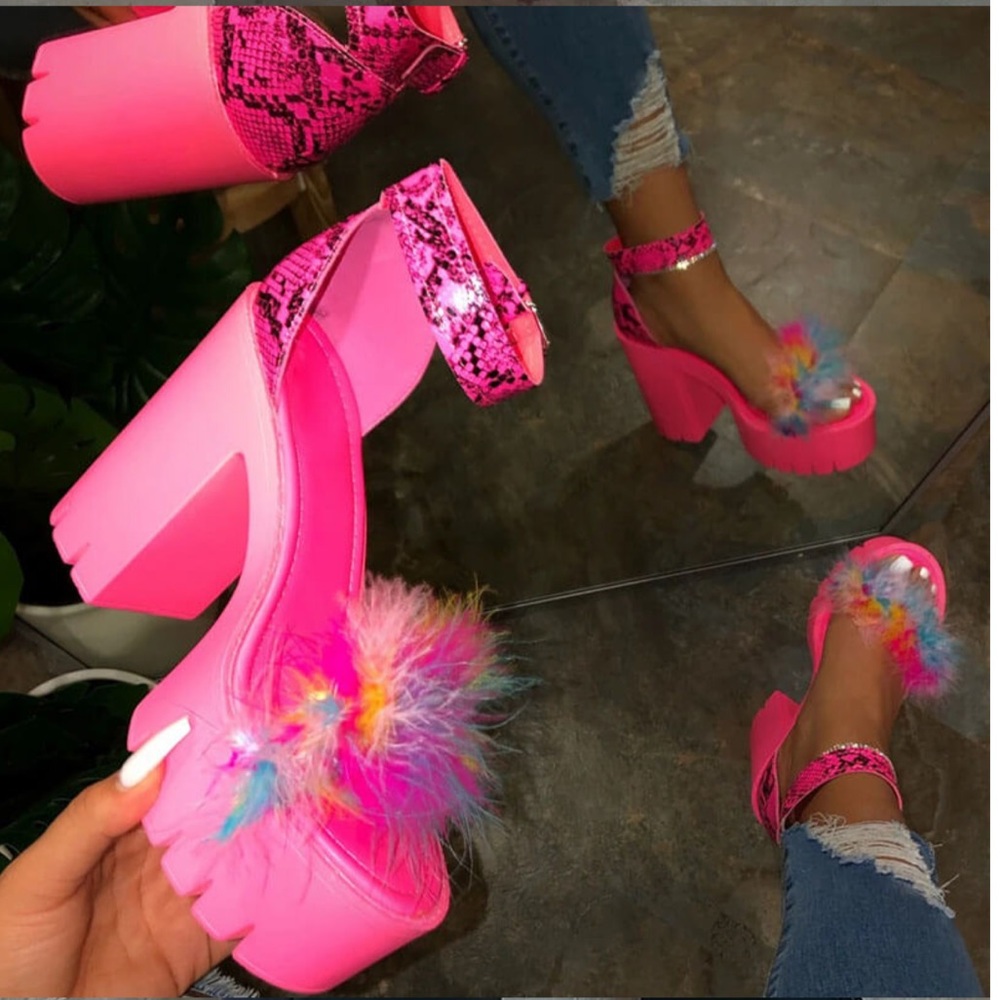 Fluffy feathers platform ankle buckle sandals